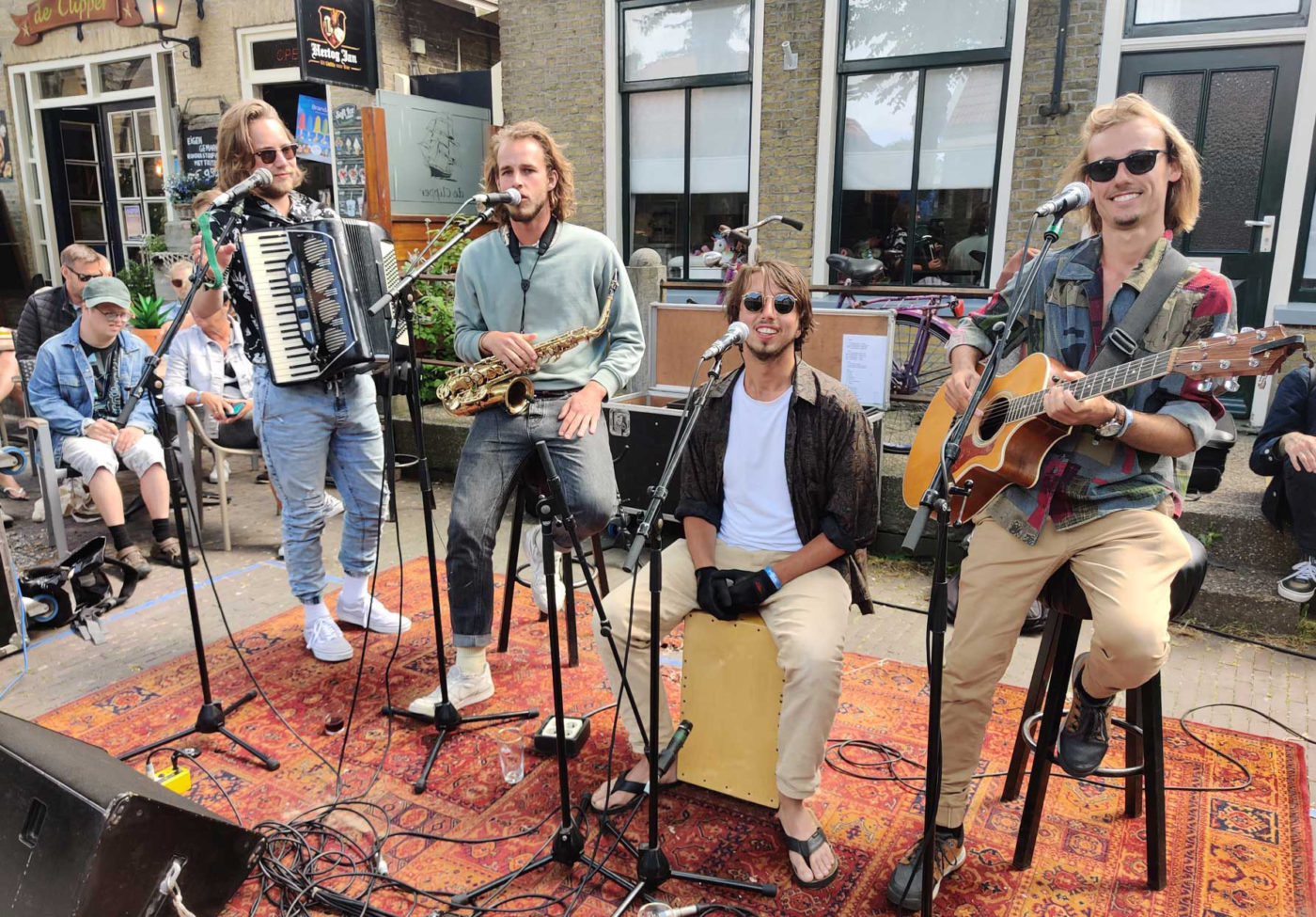 band met jonge muzikanten tijdens Mooi Weer op Straat in Midsland Terschelling