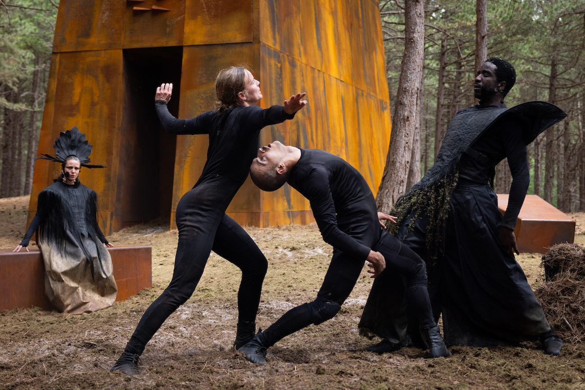 Acrobaten met toekomstdromen en dansers uit een buitenaardse wereld: tips voor het laatste weekend van theaterfestival Oerol